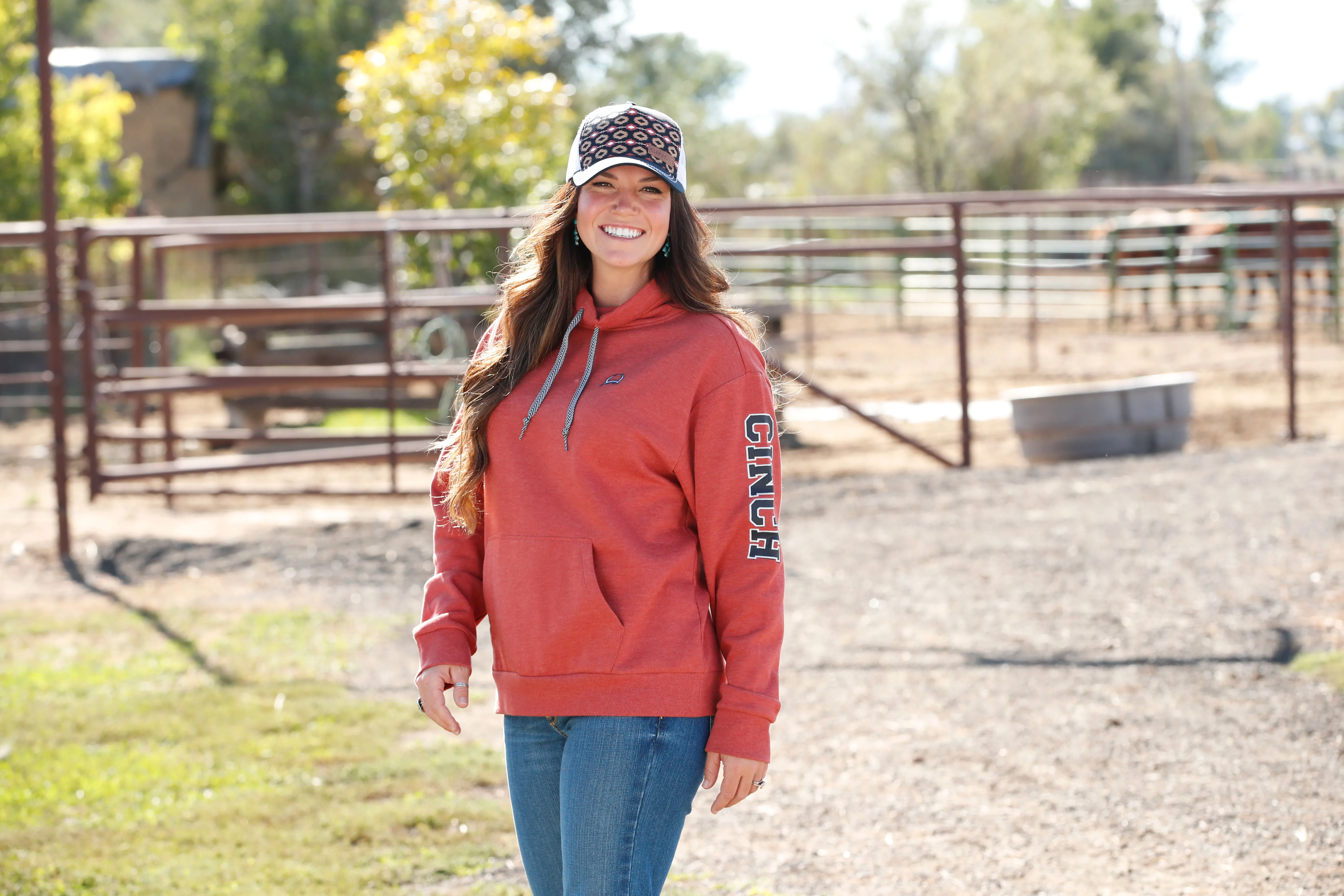 Cinch Women's Heather Red French Terry Pullover