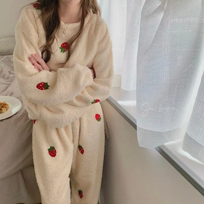 Joskaa Thanksgiving Gift 2024 Spring New Fashion Pajamas Women Cute Strawberry Velvet Thickening Comfortable Casual Homewear Set Luxury Simple Style